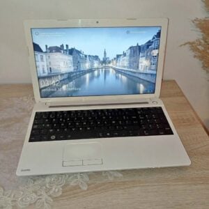intel core i3 3110M 6go de Ram Intel HD graphique 4000 Disque dur 500go Batterie 3 heures Chargeur toshiba original